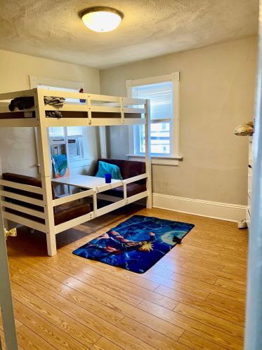 938 Pearson St, Milwaukee WI 53202-1522 exterior