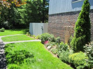 5 Honeysuckle Ln, Ridgefield, CT 06877-3318
