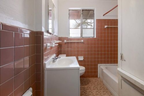 4323 Airport Blvd, Austin TX 78752-3826 exterior