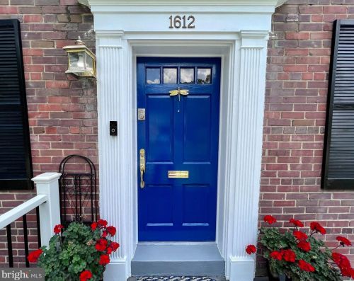 1612 Crestwood Dr, Alexandria, VA 22302-2304