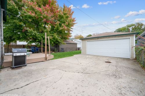 2439 Monitor Ave, Chicago IL 60639-2327 exterior