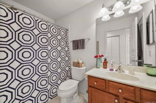 16 Cobblestone Ln, Middletown NY 10940-5091 exterior