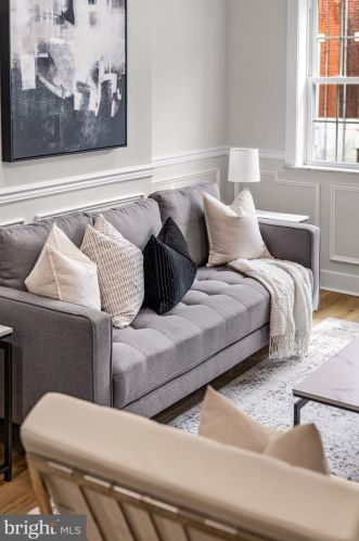 831 Greenwich St, Philadelphia PA 19147-6409 exterior