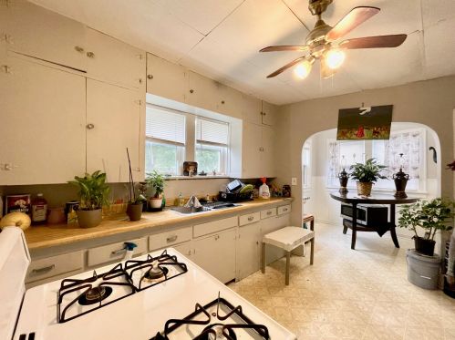 137 Grand Ave, Meskegon MI 49441 exterior