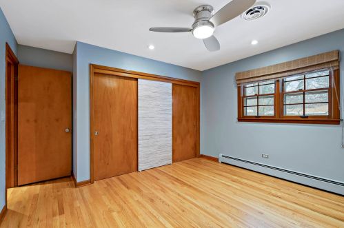 2421 Corona Rd, Waukegan IL 60087-4042 exterior