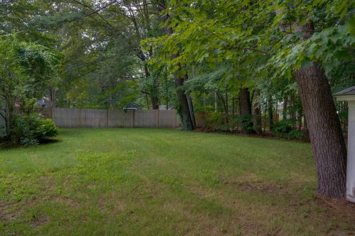 6 Palmer Ave, Plaistow NH 03865-2540 exterior