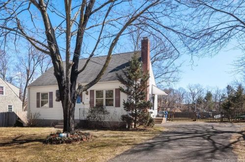 57 Englewood Dr, Manchester, CT 06042-2738