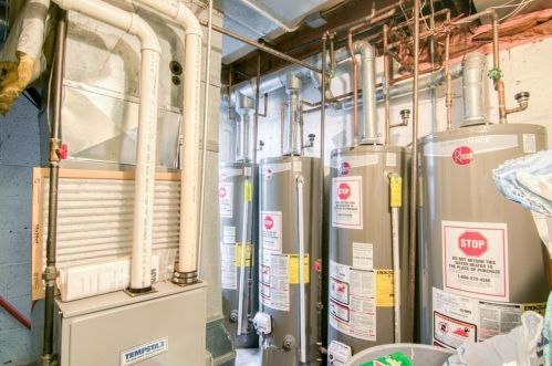 78 Maple St, Springfield MA 01105-1858 exterior