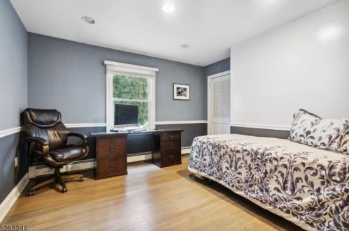 41 Cutter Dr, East Hanover NJ  07936-3047 exterior