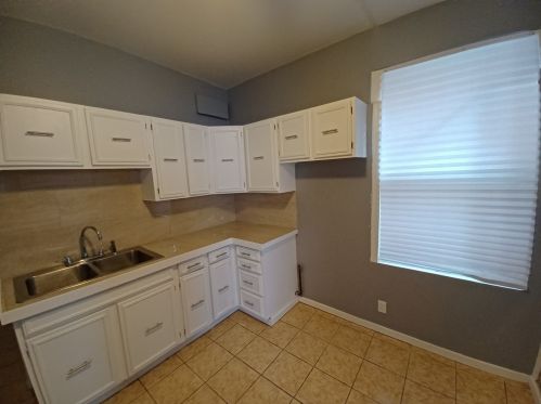 7303 Oakley Ave, Chicago IL 60636-3114 exterior