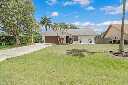 39 Johnnycake Dr, Naples, FL 34110-1345