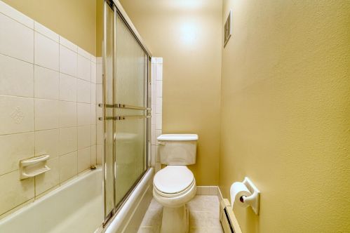 4035 84th St, Milwaukee WI  53228-2335 exterior