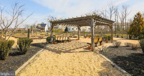 907 Indigo Bunting Ln, Glen Burnie MD 21060-8325 exterior