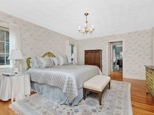 77 Montrose St, Newton MA 02458-2718 exterior