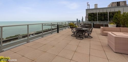 65 Monroe St, Chicago IL  60603-4910 exterior