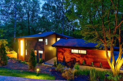 620 Colebrook Ct, Atlanta GA  30327-4710 exterior