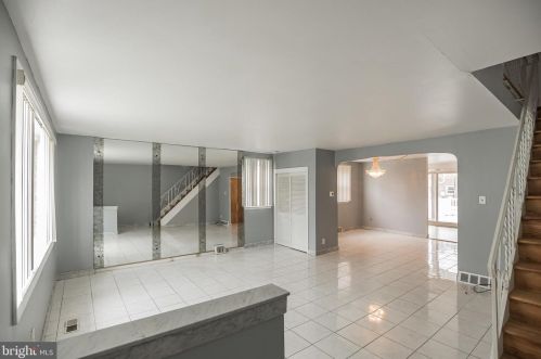 8623 Jackson St, Philadelphia PA 19145-3833 exterior