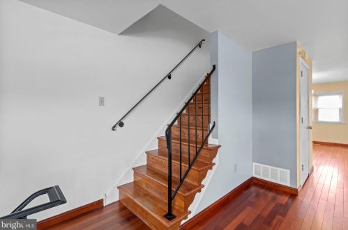 813 6 St, Philadelphia PA 19140-3327 exterior