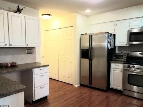 2102 Vroom Dr, Bridgewater NJ  08807-7003 exterior