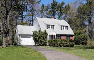 1562 Longmeadow St, Springfield MA  01106-2236 exterior