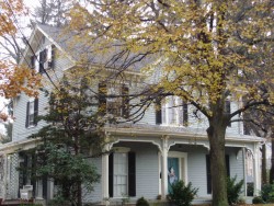 316 Franklin St, Newton, MA 02458-2301