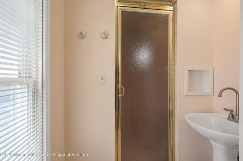 1231 Fleming Ave, Point Pleasant Beach NJ 08742-4040 exterior