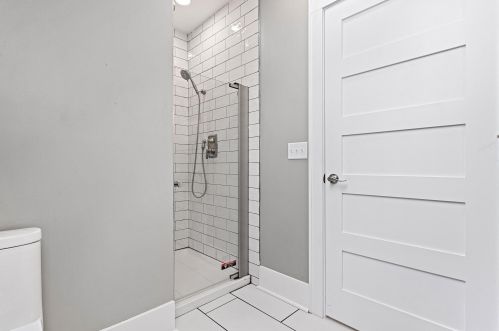 4305 Farwell Ave, Milwaukee WI  53211-1758 exterior