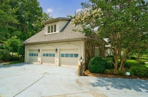 100 Chambord Dr, Atlanta GA 30327-4583 exterior