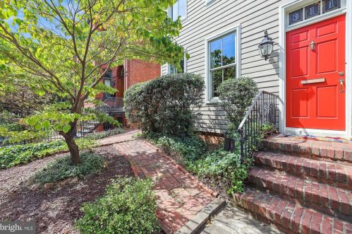 311 5 St, Washington DC 20003-1104 exterior