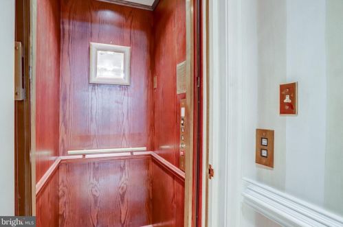 25 Wilkes St, Alexandria VA 22314-3853 exterior