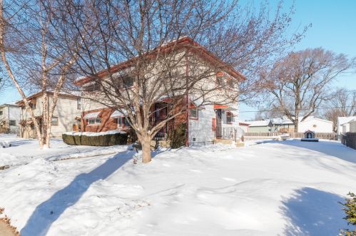 8236 Grantosa Dr, Milwaukee WI 53218-3628 exterior