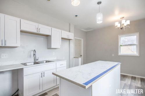 506 Dickinson St, Grand Rapids MI 49507-2605 exterior