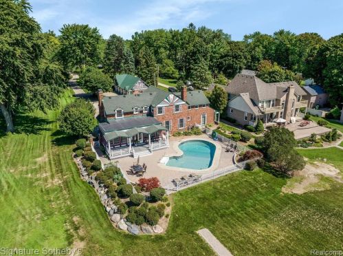 2703 Pointe Tremble Rd, Algonac MI 48001-4255 exterior