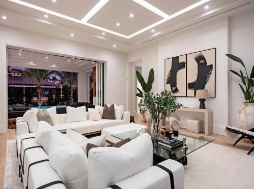 722 16 Ave, Naples FL 34117-2239 exterior