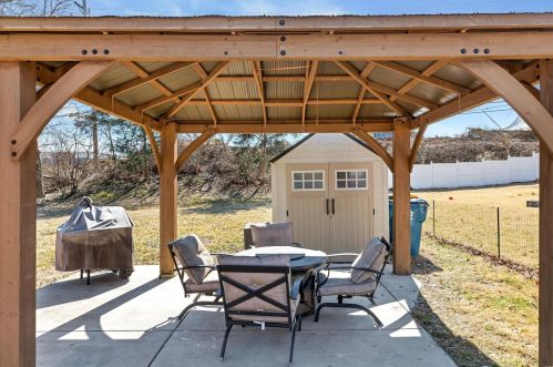 6438 Lawnside Dr, Saint Louis MO 63123-3309 exterior