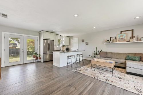 2313 Aldford Dr, Austin TX  78745-4817 exterior