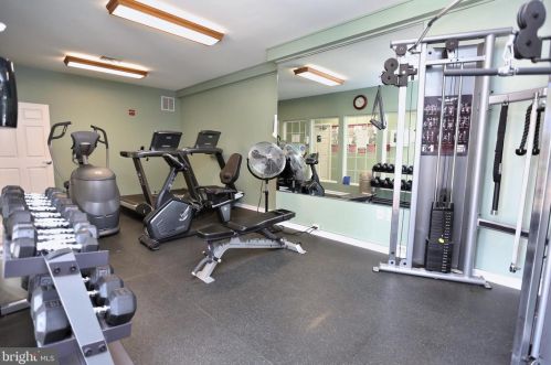 28 Ginger Ct, Princeton NJ 08540-9421 exterior