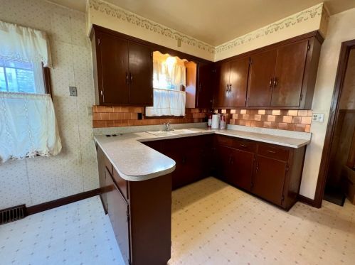 7215 Locust St, Milwaukee, WI 53210-1150