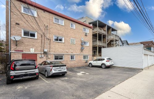 1439 Belle Plaine Ave, Chicago IL 60613-1901 exterior