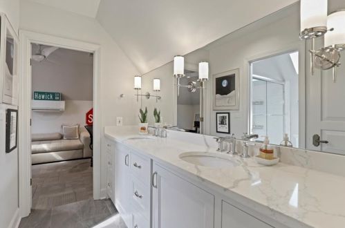 2817 Dover Rd, Atlanta GA 30327-1209 exterior