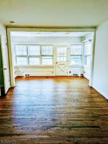 26 Upper Rainbow Trl, Parsippany, NJ 07834-3320