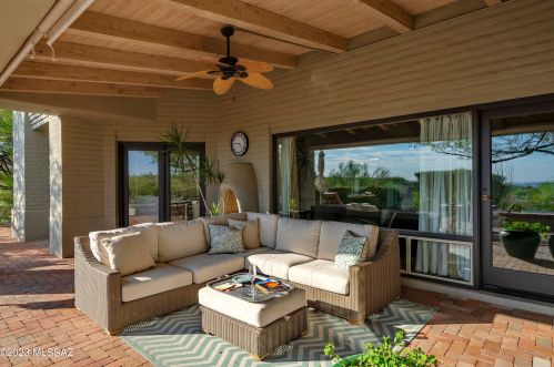 5300 Hacienda Del Sol Rd, Tucson AZ 85718-6054 exterior