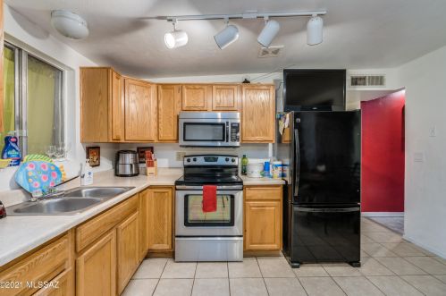 3610 32 St, Tucson AZ 85711-6830 exterior