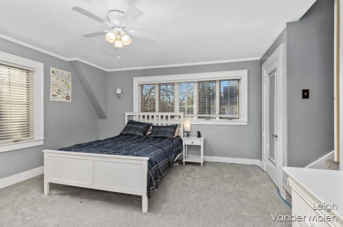 910 Pinecrest Ave, Grand Rapids MI 49506-3437 exterior