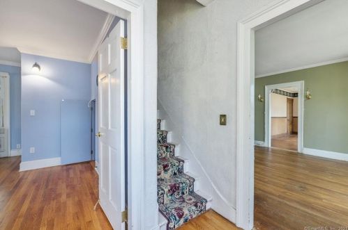 8 Un St, Milford CT 06460-4724 exterior