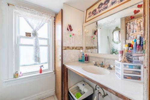 5833 Whipple St, Chicago IL 60659-3708 exterior