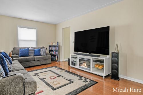 739 Marcia St, Wyoming MI 49509 exterior