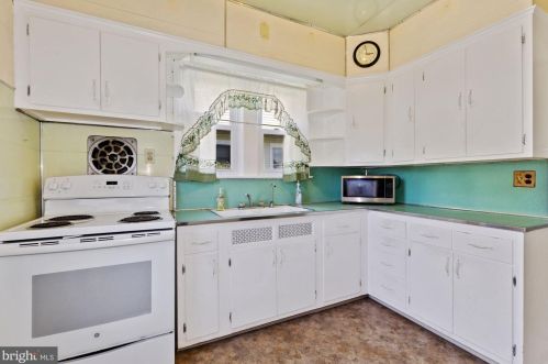 1752 Exton Ave, Trenton NJ 08618-4433 exterior