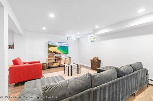 284 Pelican Rd, Middletown NJ 07748-3040 exterior