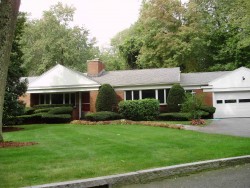 386 Quinobequin Rd, Newton, MA 02468-2104